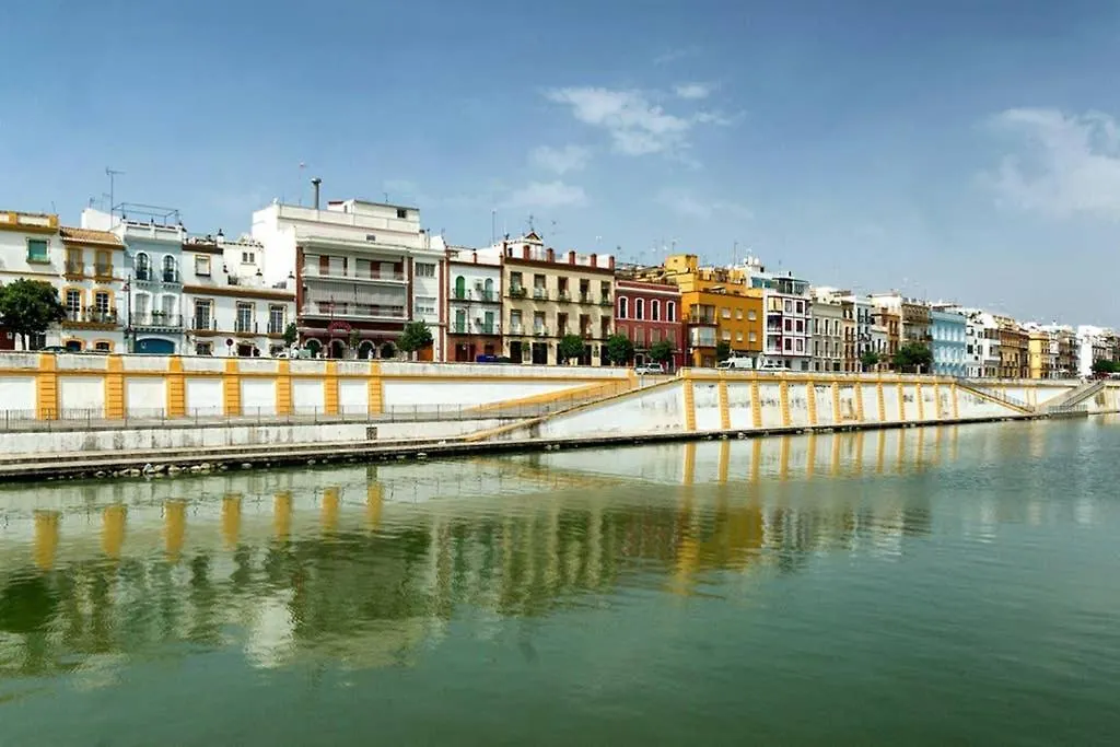 Ad32 Apartamento Luminoso A Los Pies Del Puente De Triana Sevilla Apartman