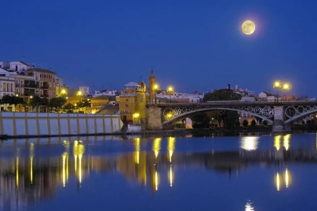 Ad32 Apartamento Luminoso A Los Pies Del Puente De Triana Sevilla 0*,  Spanyolország